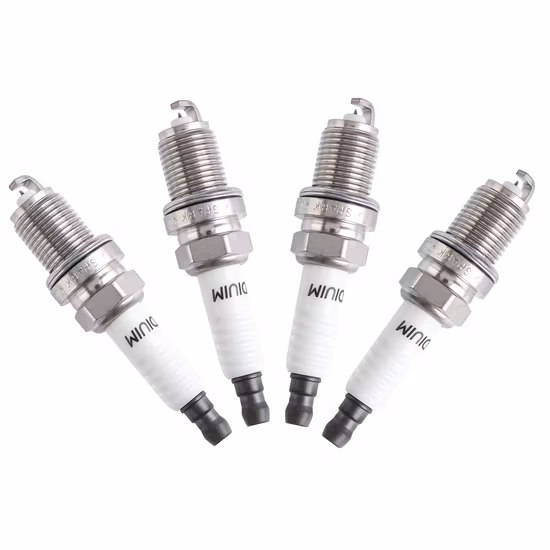  Ensemble (4 pièces) de bougies d'allumage Denso Platinum Tt Stock 4503 Platinum Core.  Taille de l'espace de 039 po (1,0 mm)